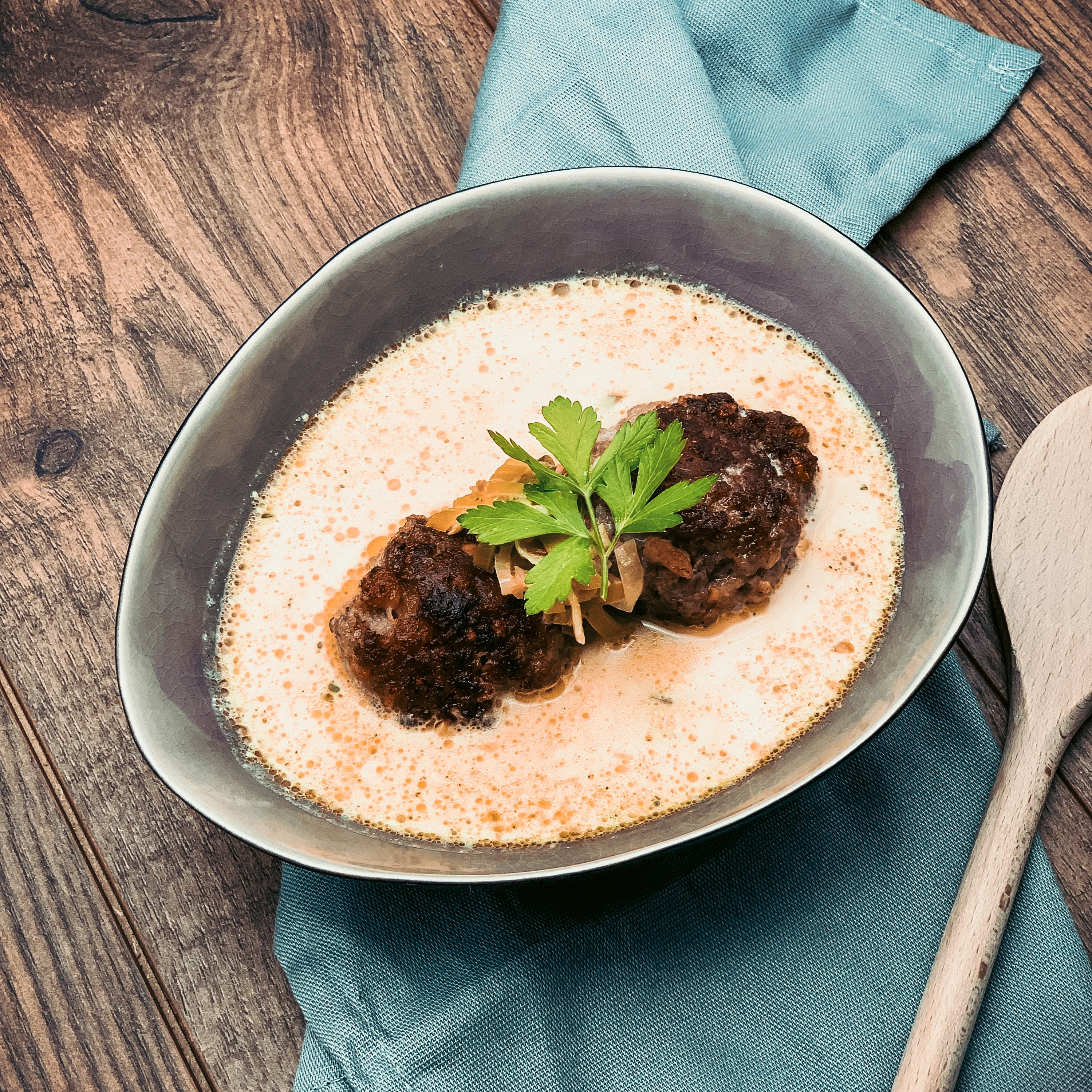 Lauchcremesuppe mit Frikadellen