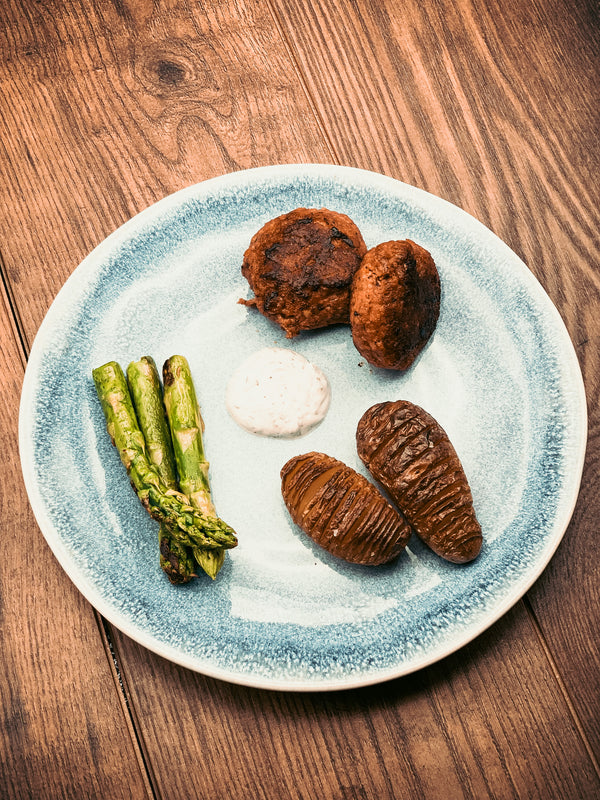 Vegane Frikadellen mit Hasselback-Kartoffeln